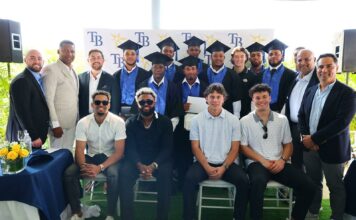Tampa Bay Rays celebra su primera graduación de jugadores bachilleres en RD
