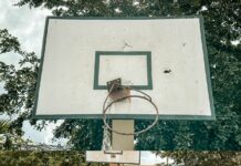 INEFI entrega aros y tableros en Liceo Salome Ureña