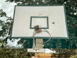 INEFI entrega aros y tableros en Liceo Salome Ureña