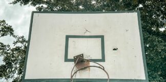 INEFI entrega aros y tableros en Liceo Salome Ureña