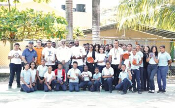 INEFI entrega utilería deportiva y ofrece charla en la Escuela Julio Plata de la Rosa