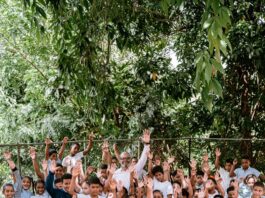 INEFI lleva alegría y materiales a escuela Ángel Marte Rosa