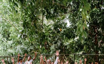 INEFI lleva alegría y materiales a escuela Ángel Marte Rosa