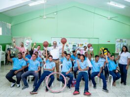 INEFI lleva herramientas educativas al Liceo Max Henríquez Ureña en Duarte