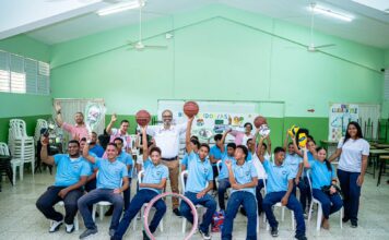 INEFI lleva herramientas educativas al Liceo Max Henríquez Ureña en Duarte