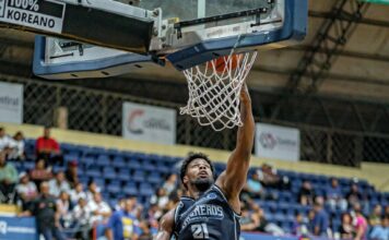 Marineros navegan firme y hunden a los Reales