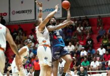 Curry y Bello lideran triunfo de Marineros en inicio de fase de eliminación