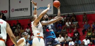 Curry y Bello lideran triunfo de Marineros en inicio de fase de eliminación