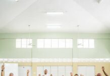 INEFI lleva orientación y utilería al liceo de La Joya en SFM