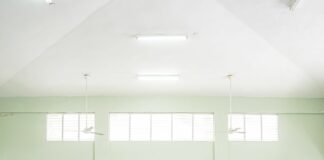 INEFI lleva orientación y utilería al liceo de La Joya en SFM