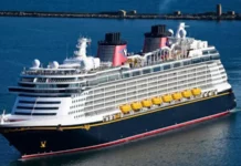 El padre que saltó de un crucero de Disney para salvar a su hija que había caído al mar