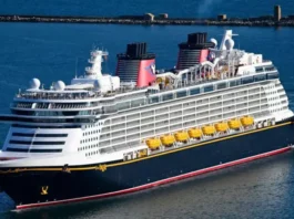 El padre que saltó de un crucero de Disney para salvar a su hija que había caído al mar