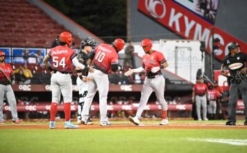 Leones castigan a los Gigantes en reinicio de la LIDOM 2025-2026