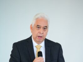 UNICARIBE presenta nuevo Rector 2025–2027 y reafirma su compromiso con la innovación educativa En la gráfica, el nuevo rector de UNICARIBE, presentado en el acto solemne, doctor Ricardo A. Ramírez Mendoza.