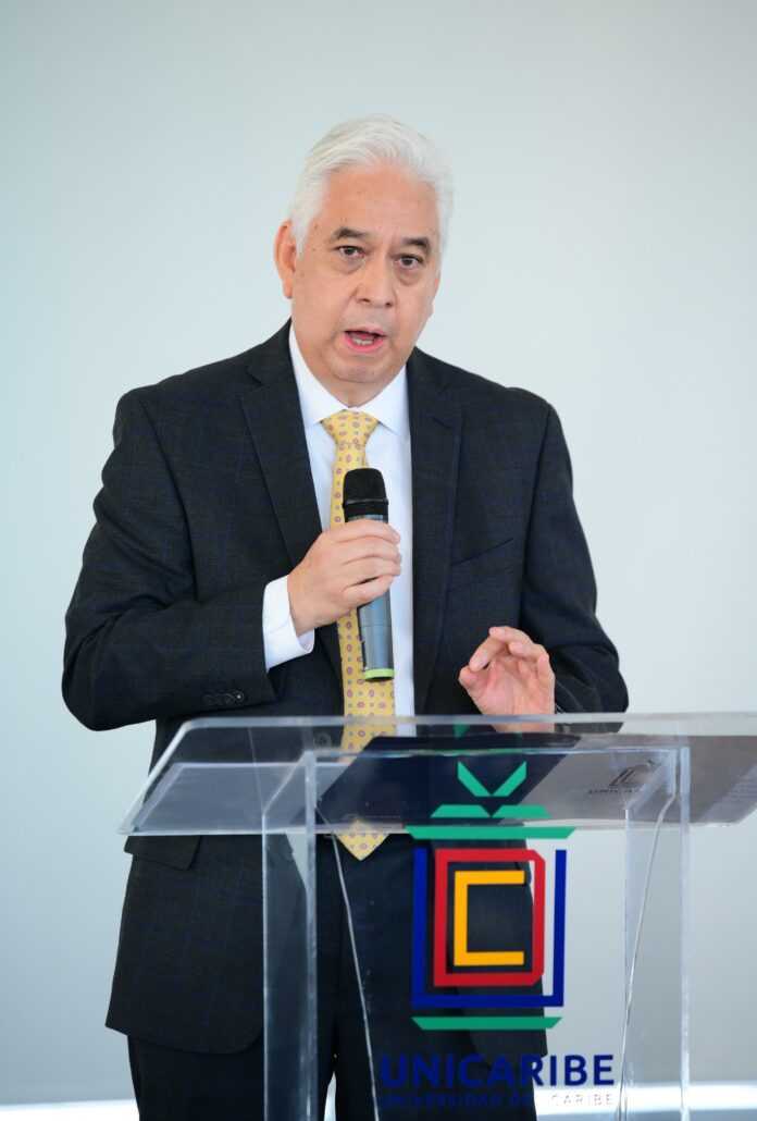 En la gráfica, el nuevo rector de UNICARIBE, presentado en el acto solemne, doctor Ricardo A. Ramírez Mendoza.