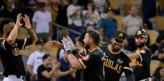 Águilas se consolidan en la cima al vencer a los Gigantes