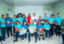 INEFI distribuye útiles deportivos en el Liceo María Teresa Mirabal