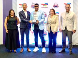 Félix José recibe reconocimiento en premiación “Los Dominicanos Primero”