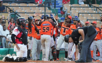 Toros desatan ofensiva y apabullan al Escogido