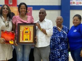 Águilas de Guachupita celebran retiro de camisetas