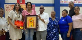 Águilas de Guachupita celebran retiro de camisetas