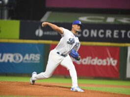 Abreu domina y guía blanqueada del Licey sobre Gigantes
