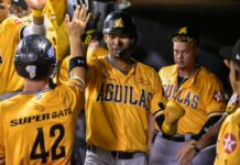 Águilas combinan poder y pitcheo para vencer a Estrellas