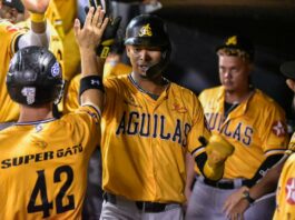 Águilas combinan poder y pitcheo para vencer a Estrellas