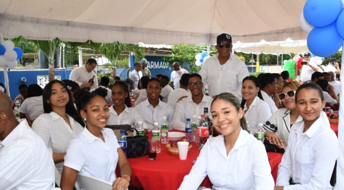 La Armada Dominicana reúne a sus atletas en actividad navideña