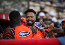 Brooks domina y Eloy castiga en victoria taurina ante Licey