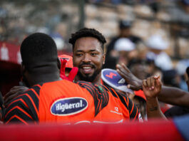 Brooks domina y Eloy castiga en victoria taurina ante Licey