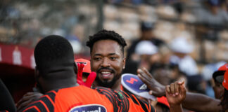 Brooks domina y Eloy castiga en victoria taurina ante Licey