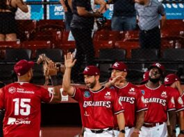 Rojas y De los Santos lideran victoria de Gigantes sobre Licey