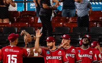 Rojas y De los Santos lideran victoria de Gigantes sobre Licey