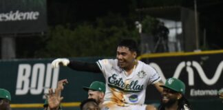 Ismael Munguía lidera barrida de Estrellas sobre Licey