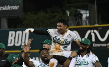 Ismael Munguía lidera barrida de Estrellas sobre Licey