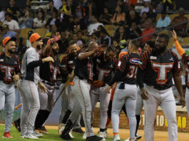 Toros castigan a las Águilas con tres jonrones