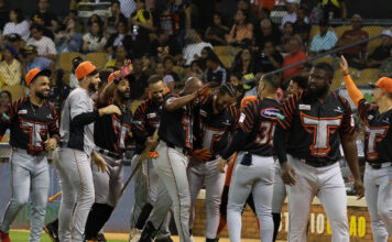 Toros castigan a las Águilas con tres jonrones