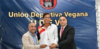 Enmanuel Muñoz Veras brilla en la premiación Atleta del Año de UDEVE