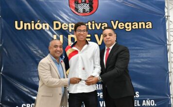 Enmanuel Muñoz Veras brilla en la premiación Atleta del Año de UDEVE