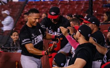 Leones dominan a Gigantes y conservan cima del Round Robin