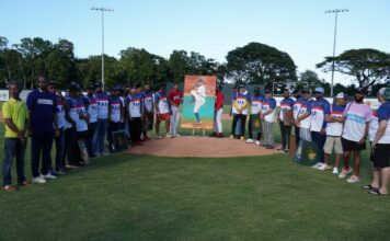 Puerto Plata rinde tributo a figuras del béisbol en clínica infantil