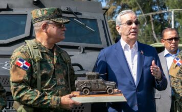 Luis Abinader entrega equipos militares y vehículos blindados para fortalecer la seguridad nacional