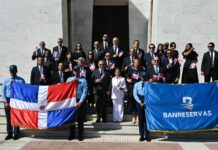 Banreservas deposita ofrenda floral en el Altar de la Patria