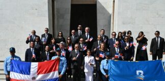 Banreservas deposita ofrenda floral en el Altar de la Patria
