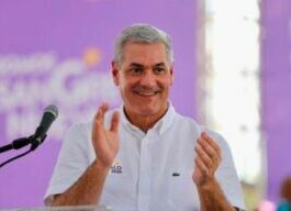 Gonzalo Castillo se inscribe como aspirante presidencial del PLD