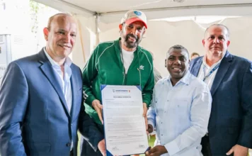 Juan Luis Guerra es declarado «Visitante Distinguido» en Santiago de los Caballeros