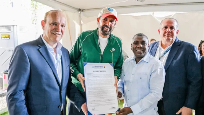 juan-luis-guerra-reconocido-como-visitante-distinguido-94ff4133-focus-0-0-1200-675