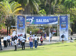Cientos de personas participan en caminata 5K por los derechos en salud