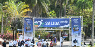 Cientos de personas participan en caminata 5K por los derechos en salud